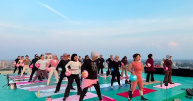 ARYADUTA Palembang Hadirkan Sky Mat Session di Helipad, Pengalaman Pilates Pertama ARYADUTA Palembang Hadirkan Sky Mat Session di Helipad, Pengalaman Pilates Pertama