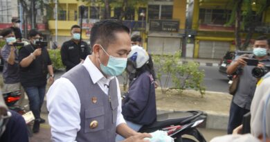 Kabut Asap Memburuk, Pemkot Palembang Bagikan 16.500 Masker Gratis kepada Warga Kabut Asap Memburuk, Pemkot Palembang Bagikan 16.500 Masker Gratis kepada Warga