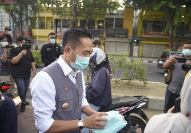 Kabut Asap Memburuk, Pemkot Palembang Bagikan 16.500 Masker Gratis kepada Warga Kabut Asap Memburuk, Pemkot Palembang Bagikan 16.500 Masker Gratis kepada Warga